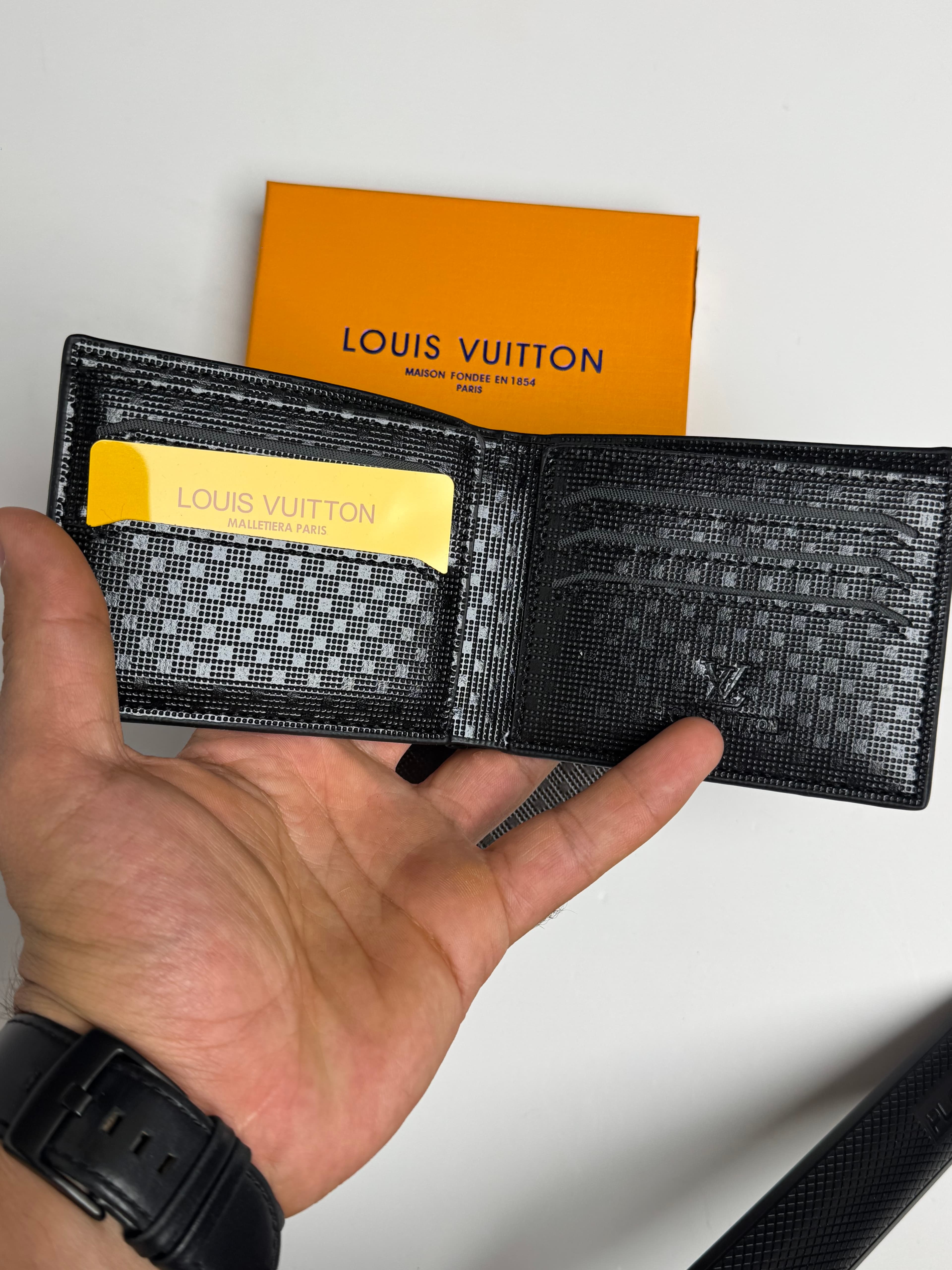 محفظه lv-281-wa