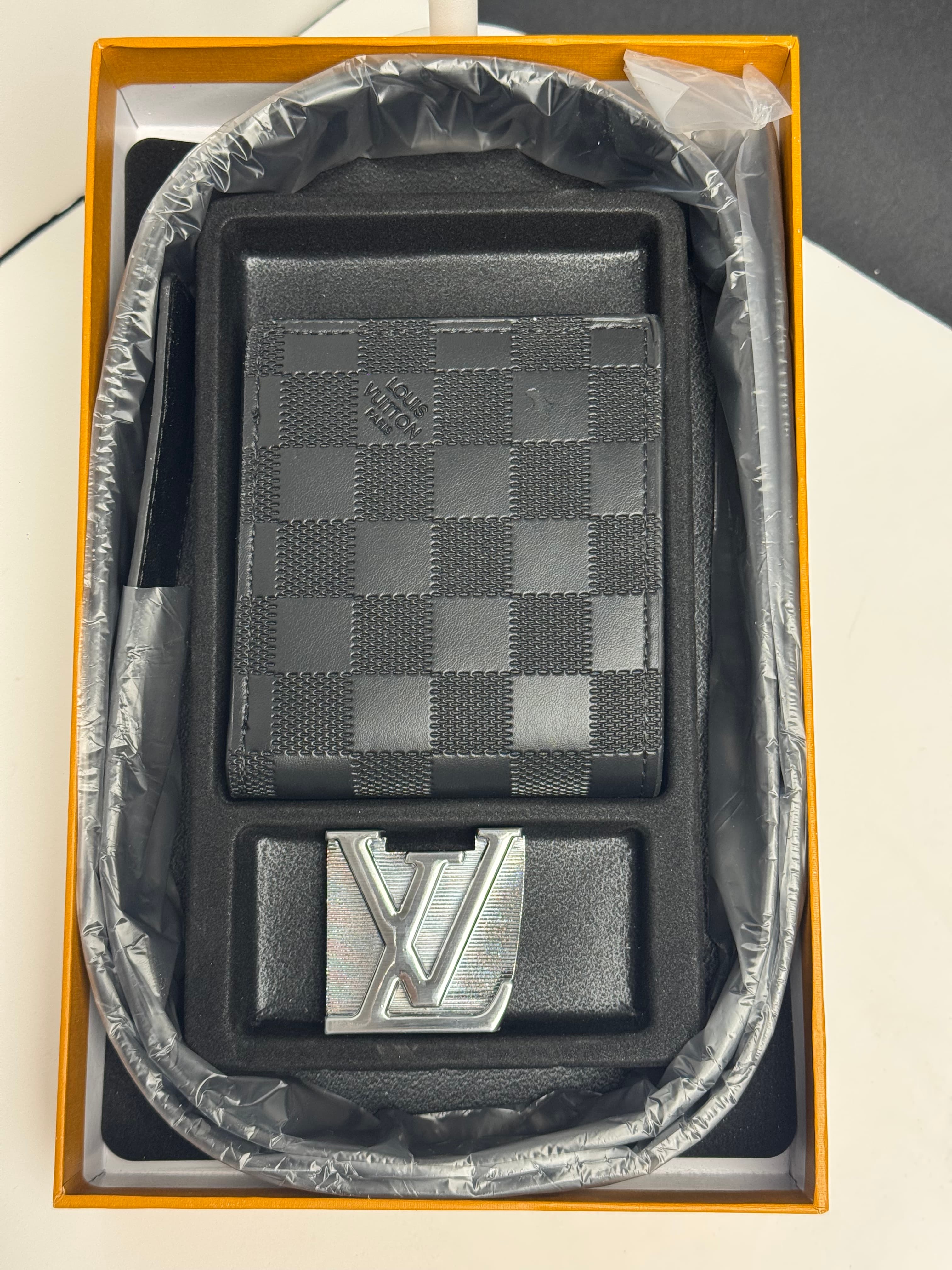 بكج حزام ومحفظه lv